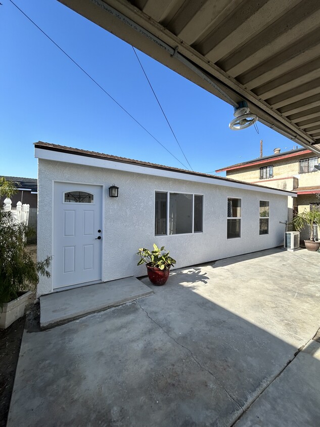 Primary Photo - 2033 W Burnett St