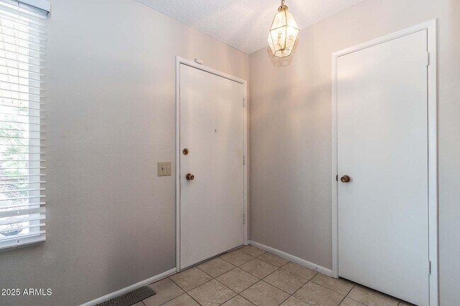 Foto del edificio - 10426 W Sutters Gold Ln