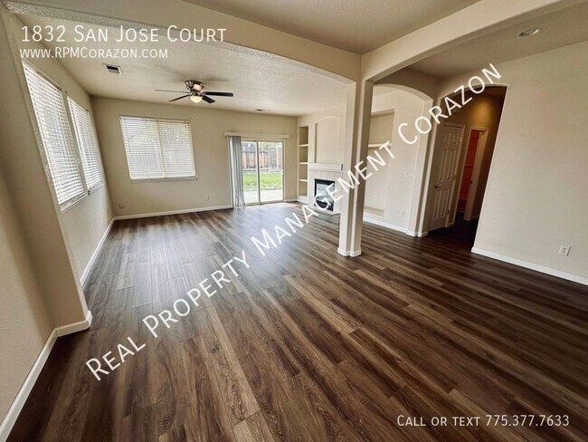 Foto del edificio - New Flooring throughout!Spacious 3 bedroom...