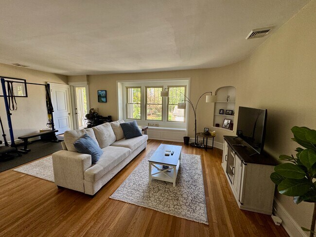 Sala de estar - 638 Taylor Ave