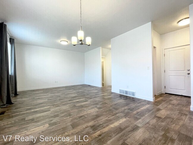 Foto del edificio - 5 br, 3.5 bath House - 3066 S. Red Pine Dr.
