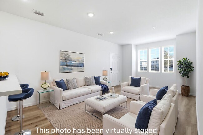 Building Photo - Venture Apartments
