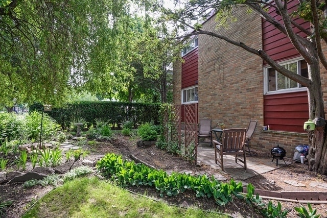 Building Photo - 1614 Main St