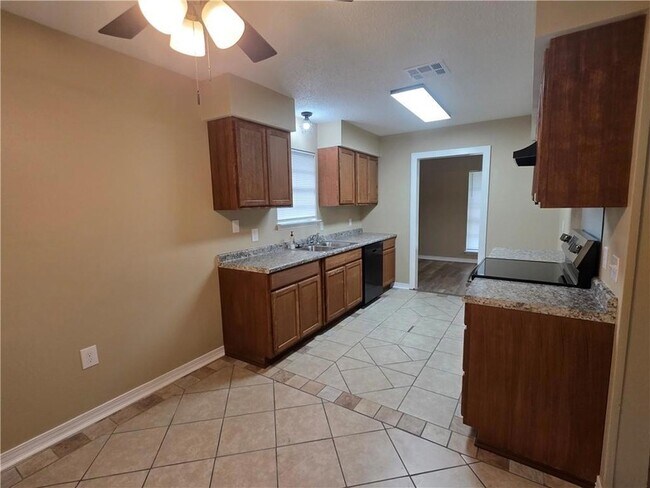 Building Photo - 133 W Queens Dr