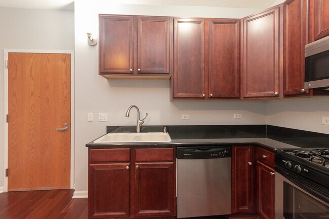 Foto del edificio - 2451 W Howard St