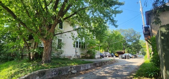 Building Photo - 214 W 24th St