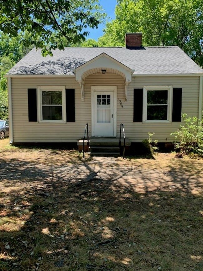 Building Photo - 309 Holt Ave