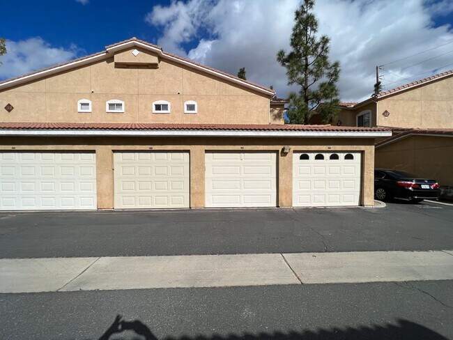 Foto del edificio - Upgraded Single Story First Floor Condo in Gated Community at Popular Madison Park Villas