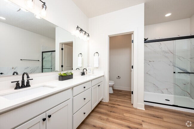 3 habitaciones, 2,5 baños - 158 m² - Baño principal - West Heights Townhomes -BRAND NEW