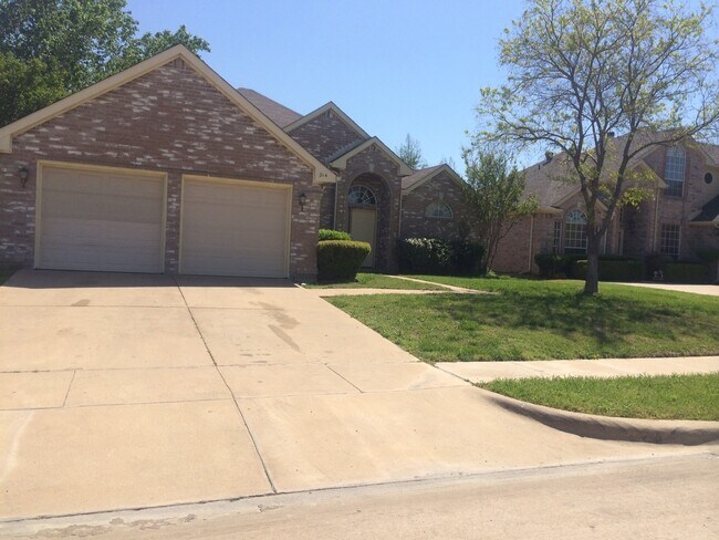 Foto del edificio - 214 E Lynn Creek Dr