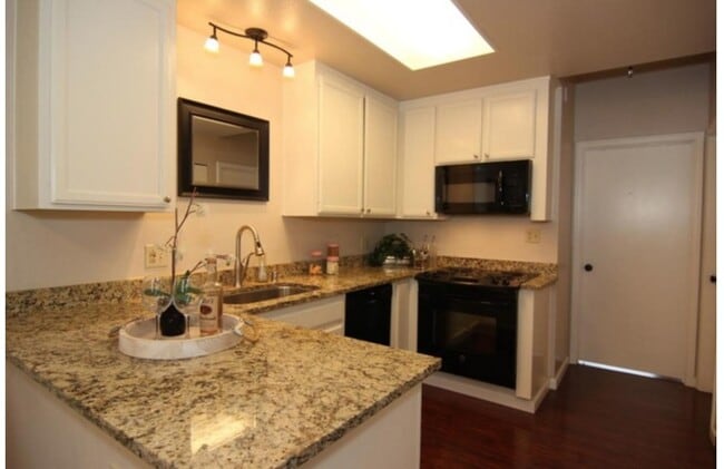 Kitchen - 929 E El Camino Real