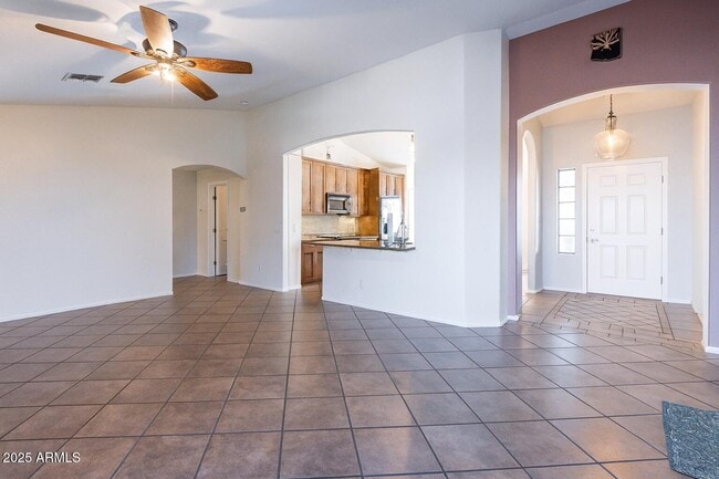 Foto del edificio - 16680 W Saguaro Ln