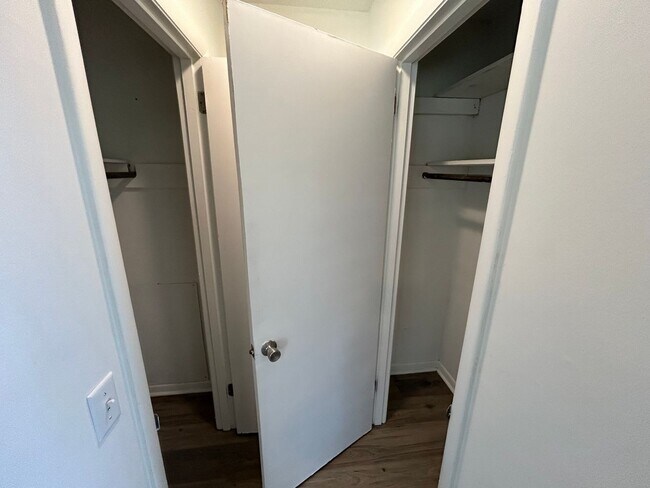 Foto del edificio - Charming Cul-de-Sac Brick Home | 3BR + Bonus Room | 2 Full Baths