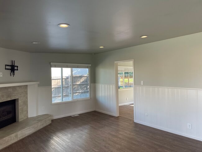 Building Photo - 7405 S 2200 E