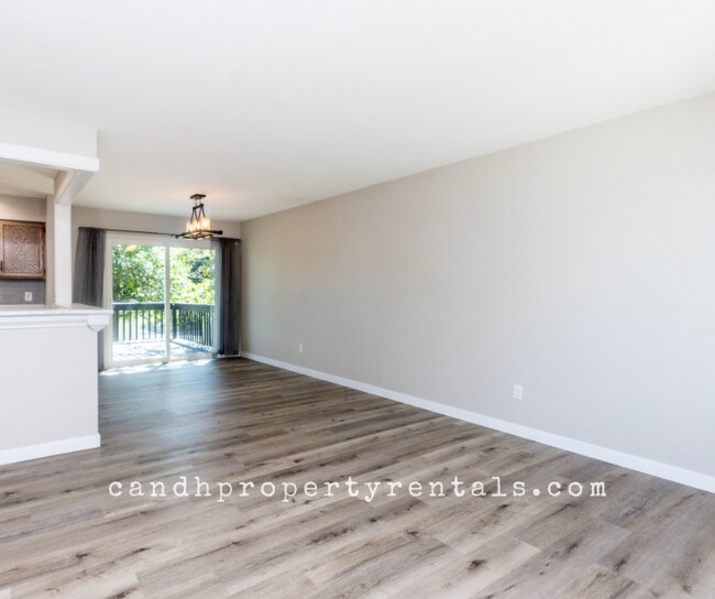 Building Photo - 1726 Broadview Dr