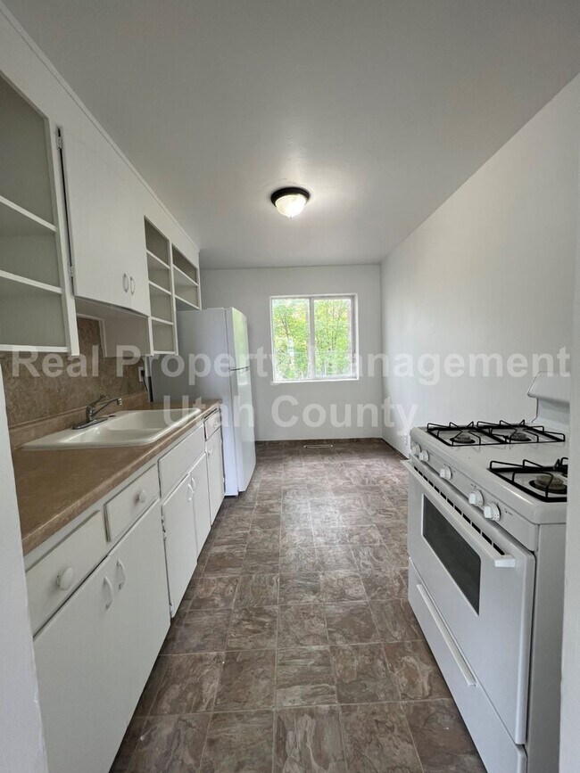 Foto del edificio - Newly Remodeled | Two Bedroom Provo Duplex