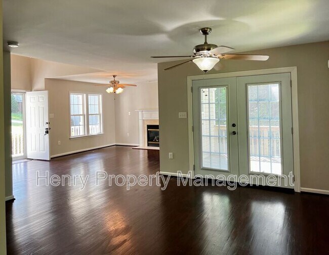 Foto del edificio - 104 Back Woods Cir