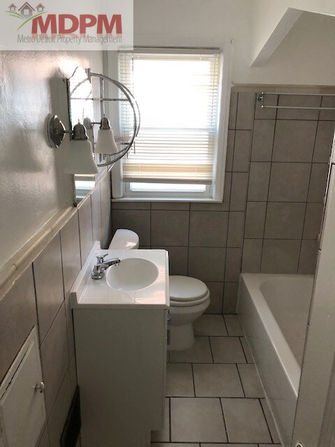 Building Photo - 8904 Sussex St