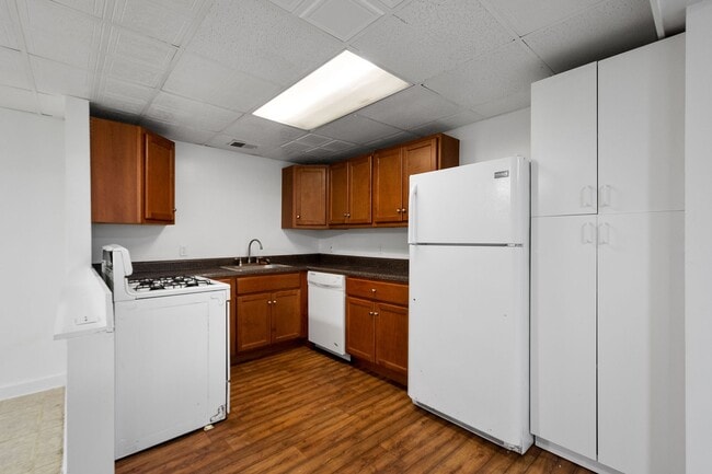 Photo - 230-228 Universal Rd Apartment