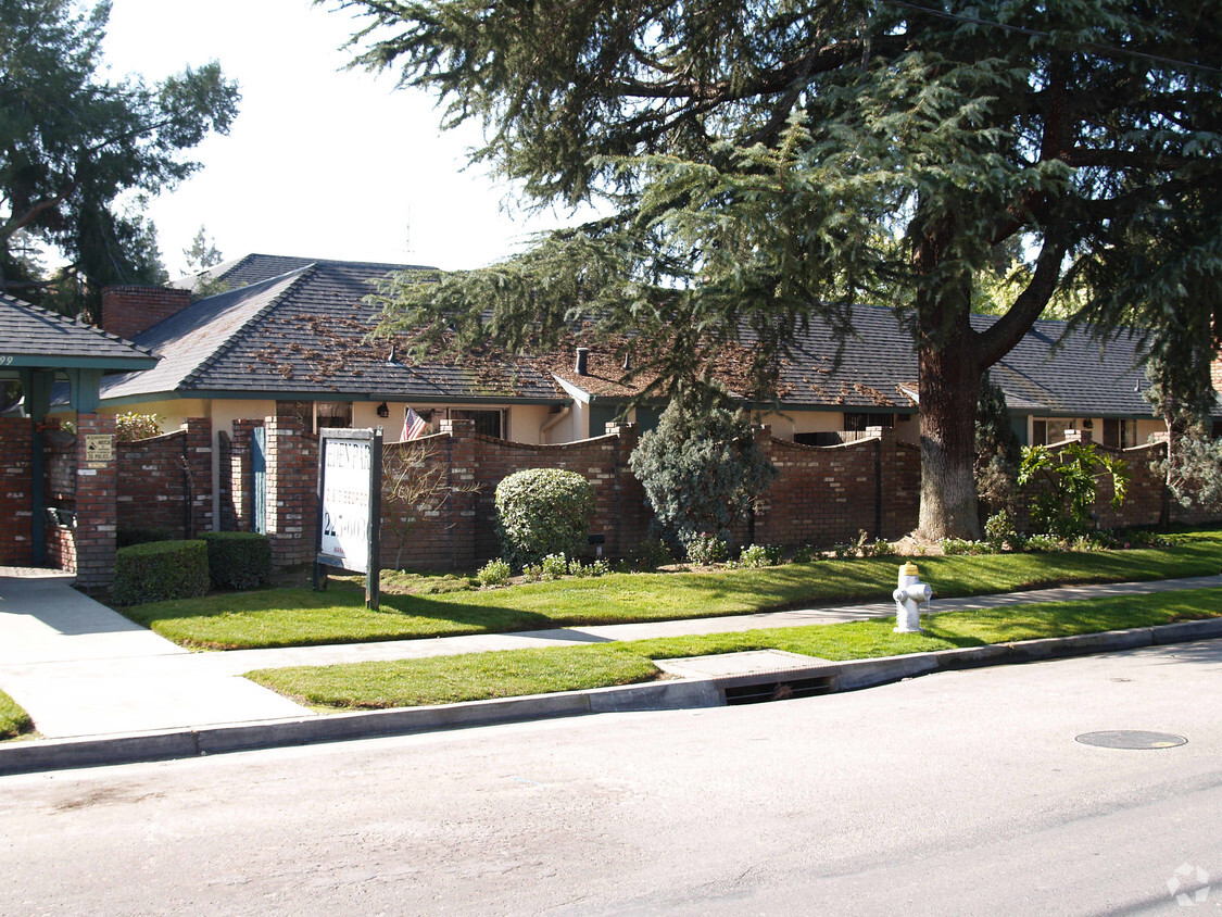 Building Photo - Eden Park Apartment