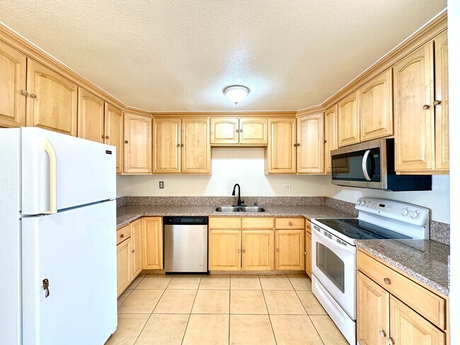 Building Photo - CHARLESTON HEIGHTS