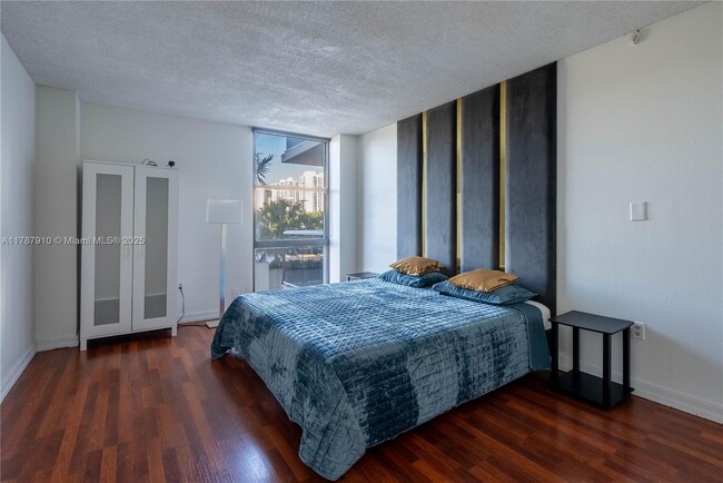 Foto del edificio - 3675 N Country Club Dr