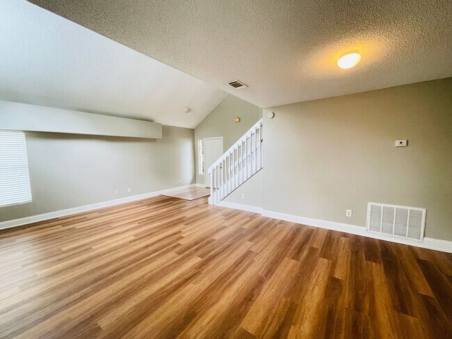 Foto del edificio - AMAZING HOME 3/2.5 on quiet cul-de-sac in East Orlando