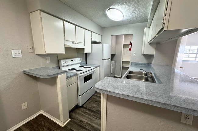 Building Photo - Santa Fe Apartments