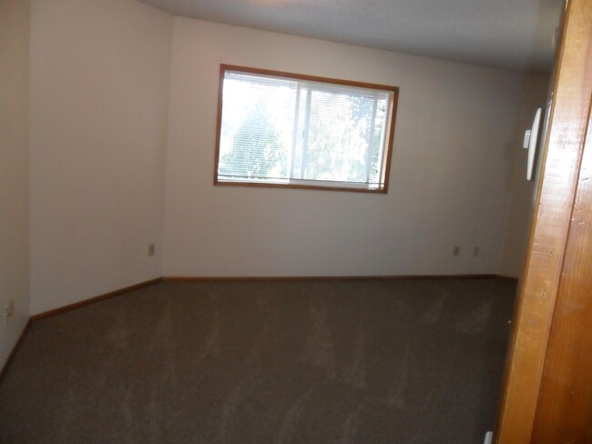 Building Photo - 303 Bradley Dr SE