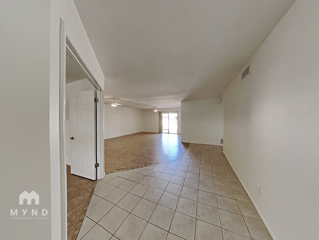Building Photo - 8176 E Del Cuarzo Dr