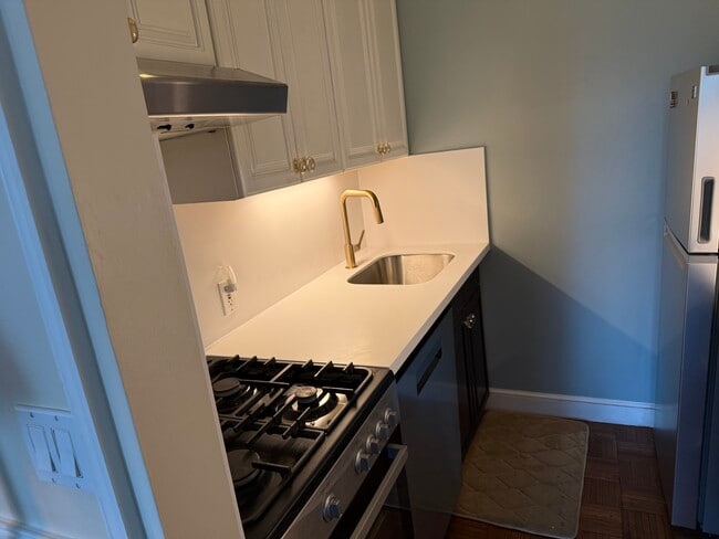 Building Photo - 164 Beacon St