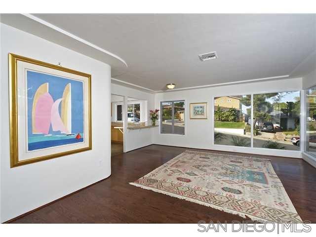 Building Photo - 990 Manor Way