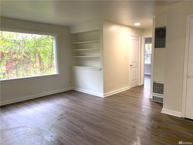 Building Photo - 3414 34th Ave W
