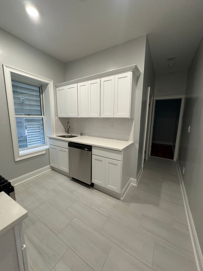 Building Photo - 4614-4616 Park Ave