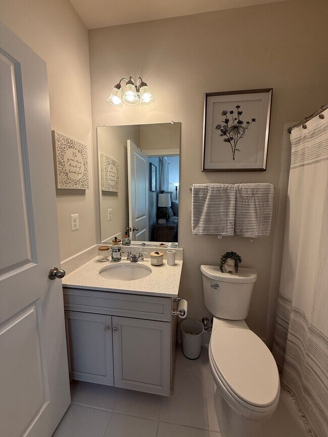 Foto del edificio - Gorgeous Potomac Shores End Unit Townhome