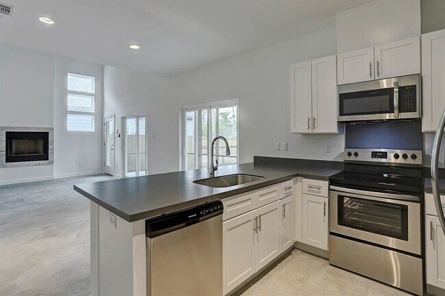 Foto del edificio - 6712 Cohn St