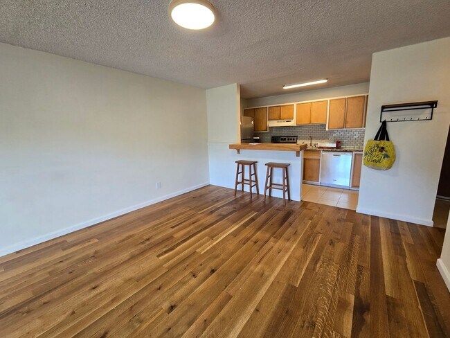 Building Photo - Nicely Updated Ground Floor 2B2B Condo at ...