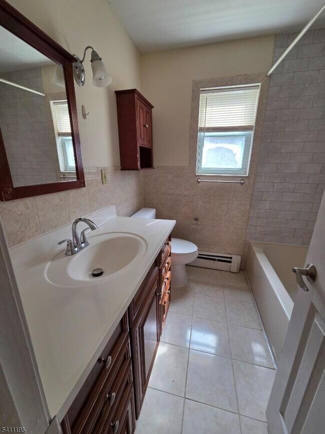 Foto del edificio - 2467 NJ-10