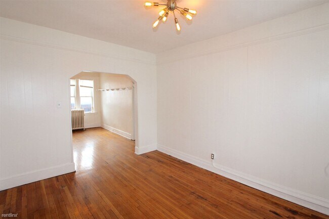 Building Photo - 497 Prentis St