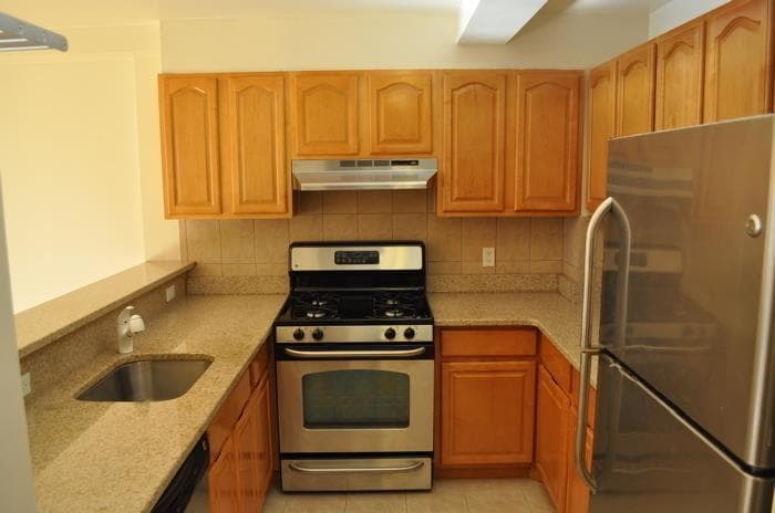 Primary Photo - 158 E 100th St