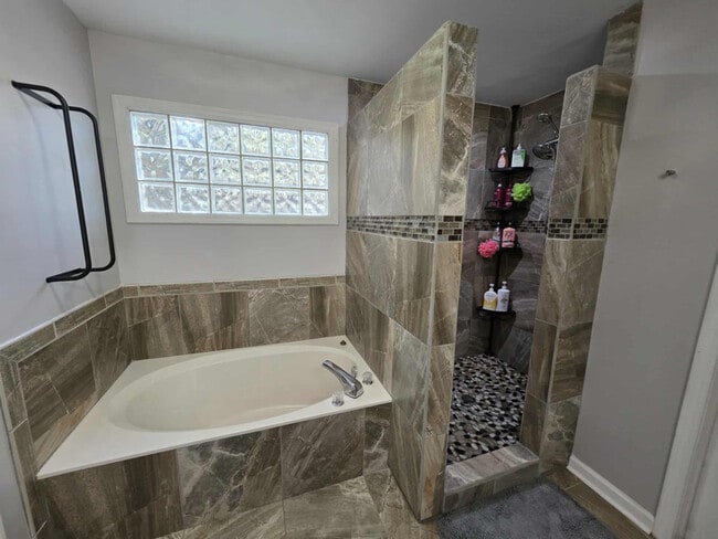 Foto del edificio - 1211 Fern Hollow Dr