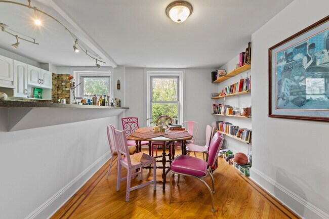 Building Photo - 55 Bainbridge St