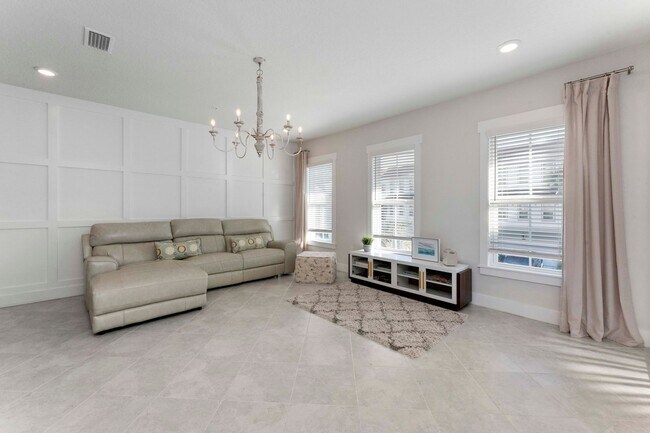Foto del edificio - Introducing a captivating 3-story townhome...