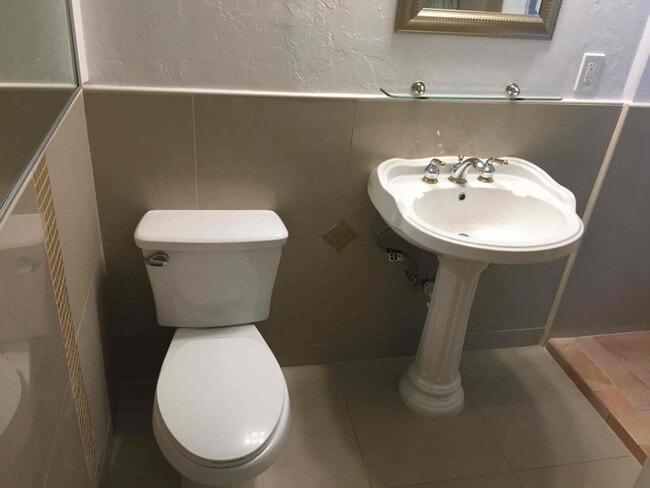 Photo - 7237 Milton Ave Apartment