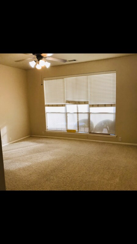 Building Photo - 2820 Maple Creek Dr