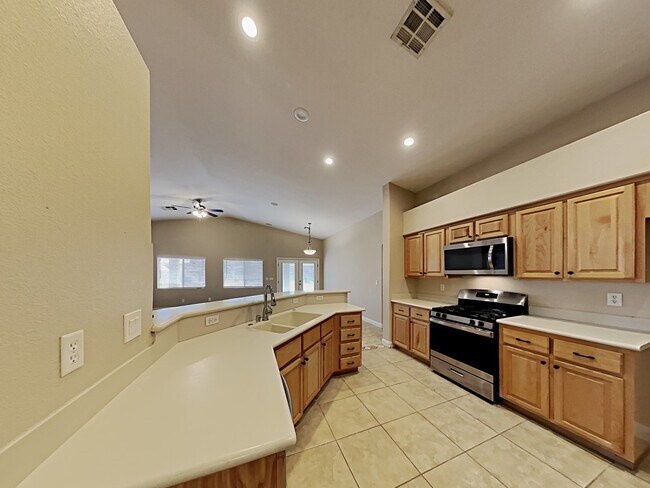 Building Photo - 1648 Rat Pack Avenue