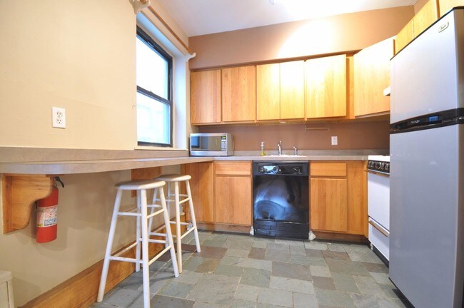 Building Photo - 234 E 35th St