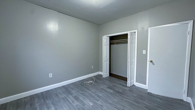 Foto del edificio - 165 Winfield Ave