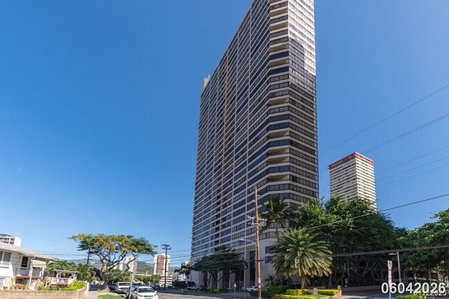 Building Photo - Luxury High-Rise Living on the 38th Floor