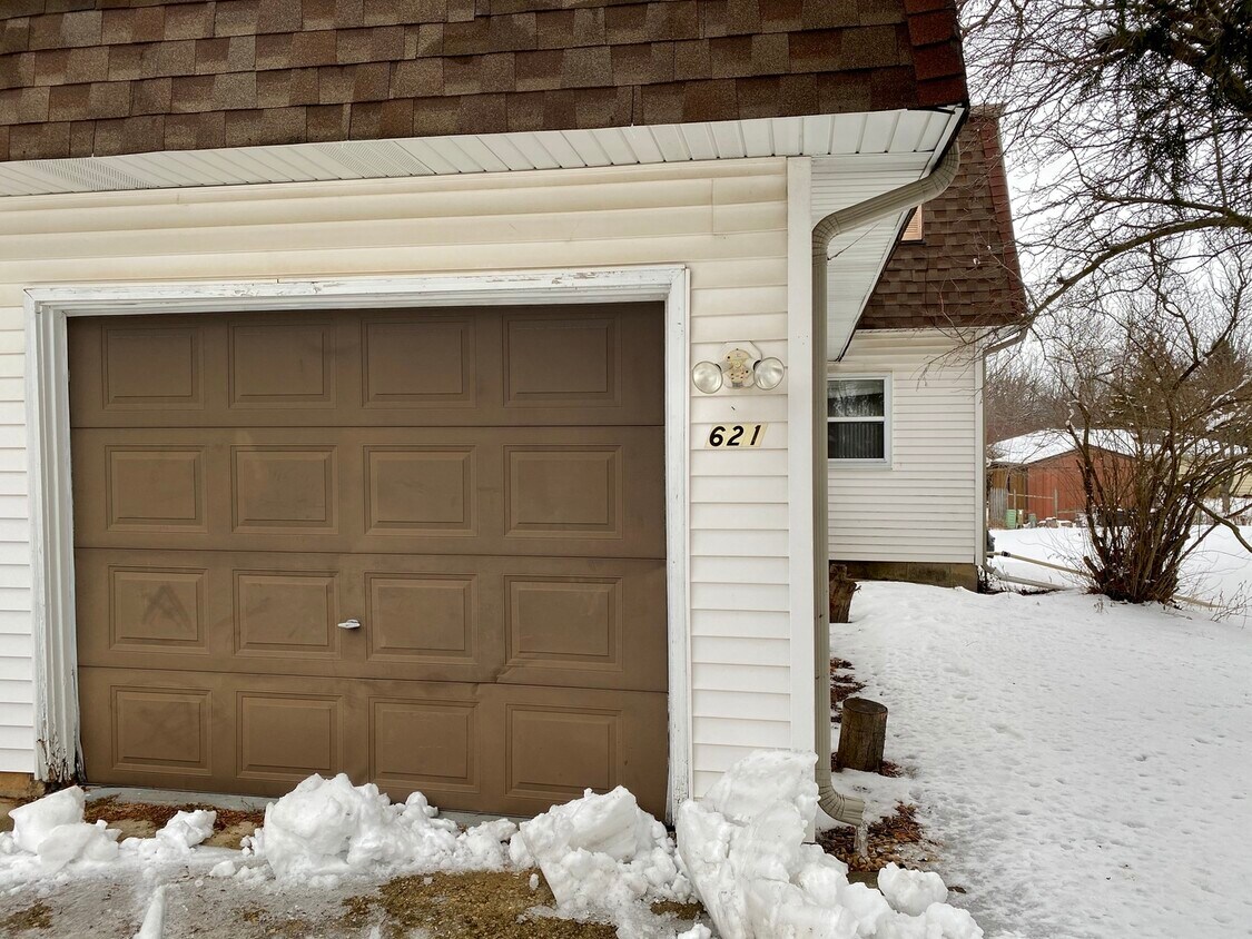 Primary Photo - 621 W Brickville Rd